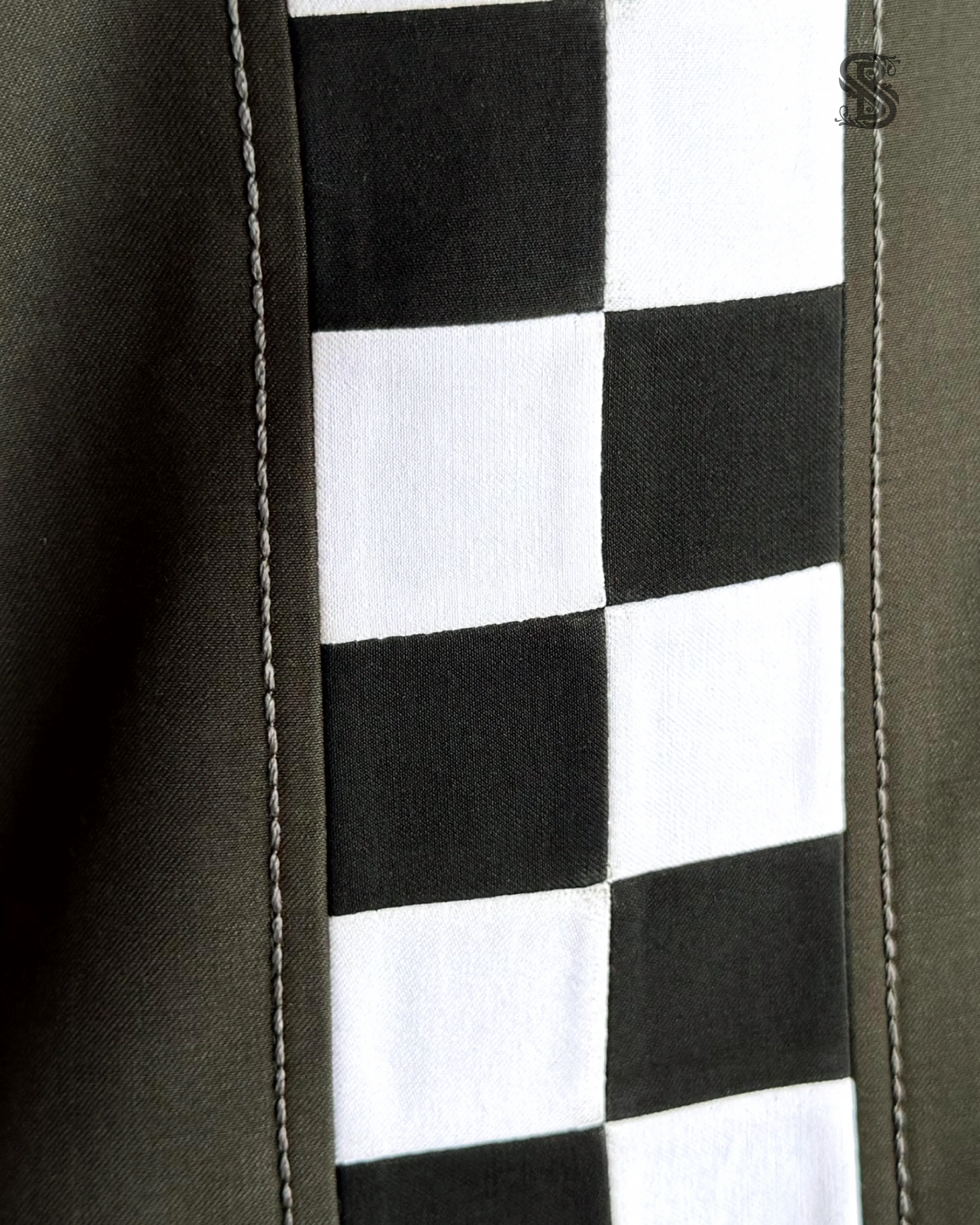 Kemeja Monochrome Velocity