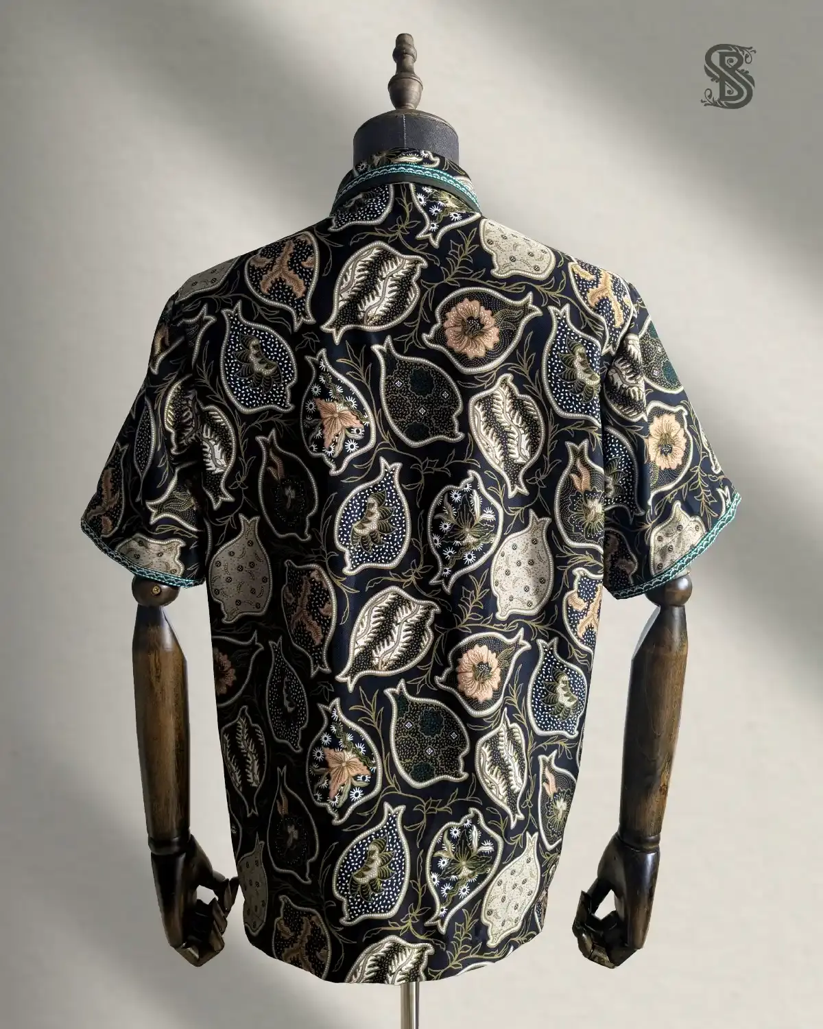 Batik Flora Hitam