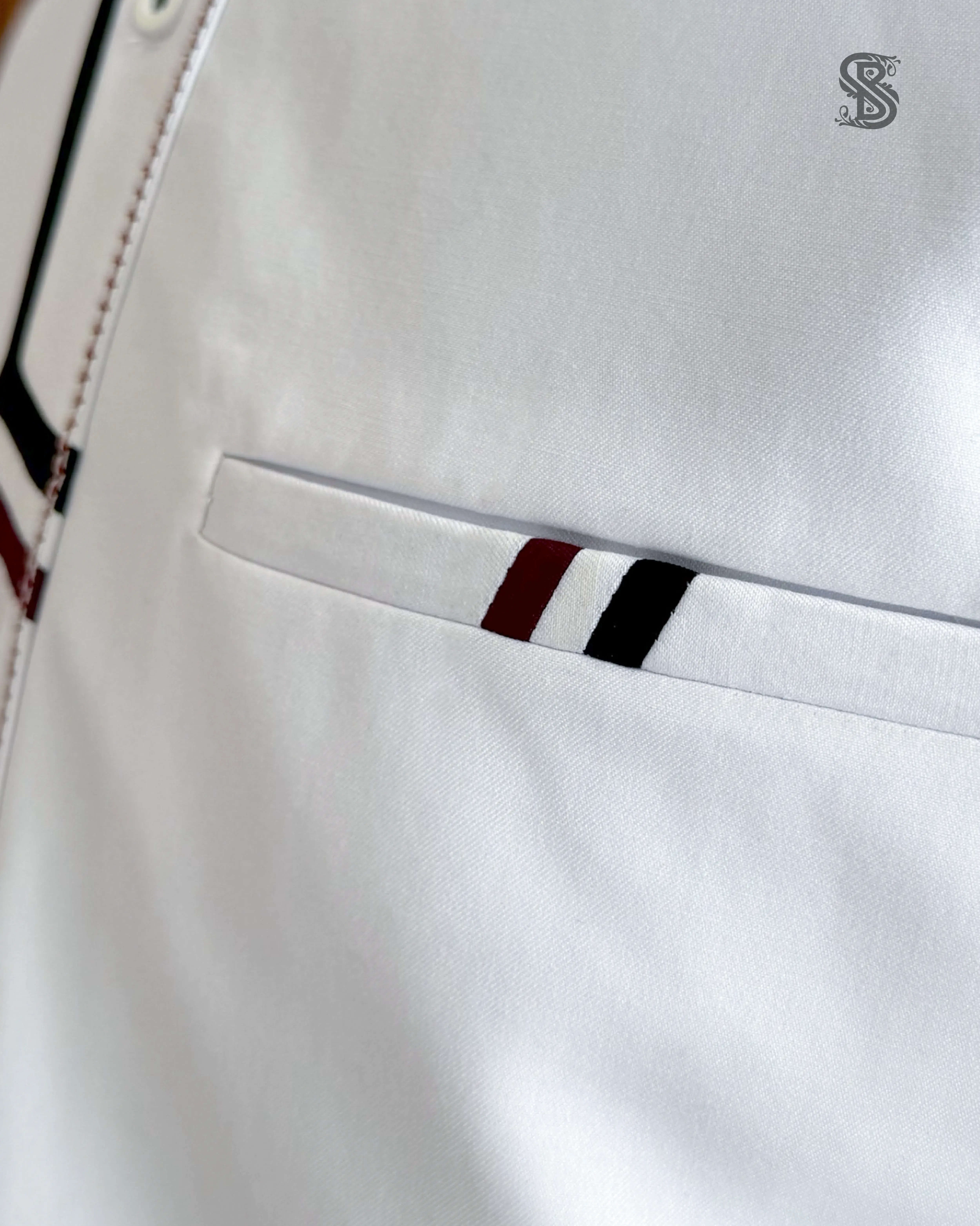 Kemeja White Monarch