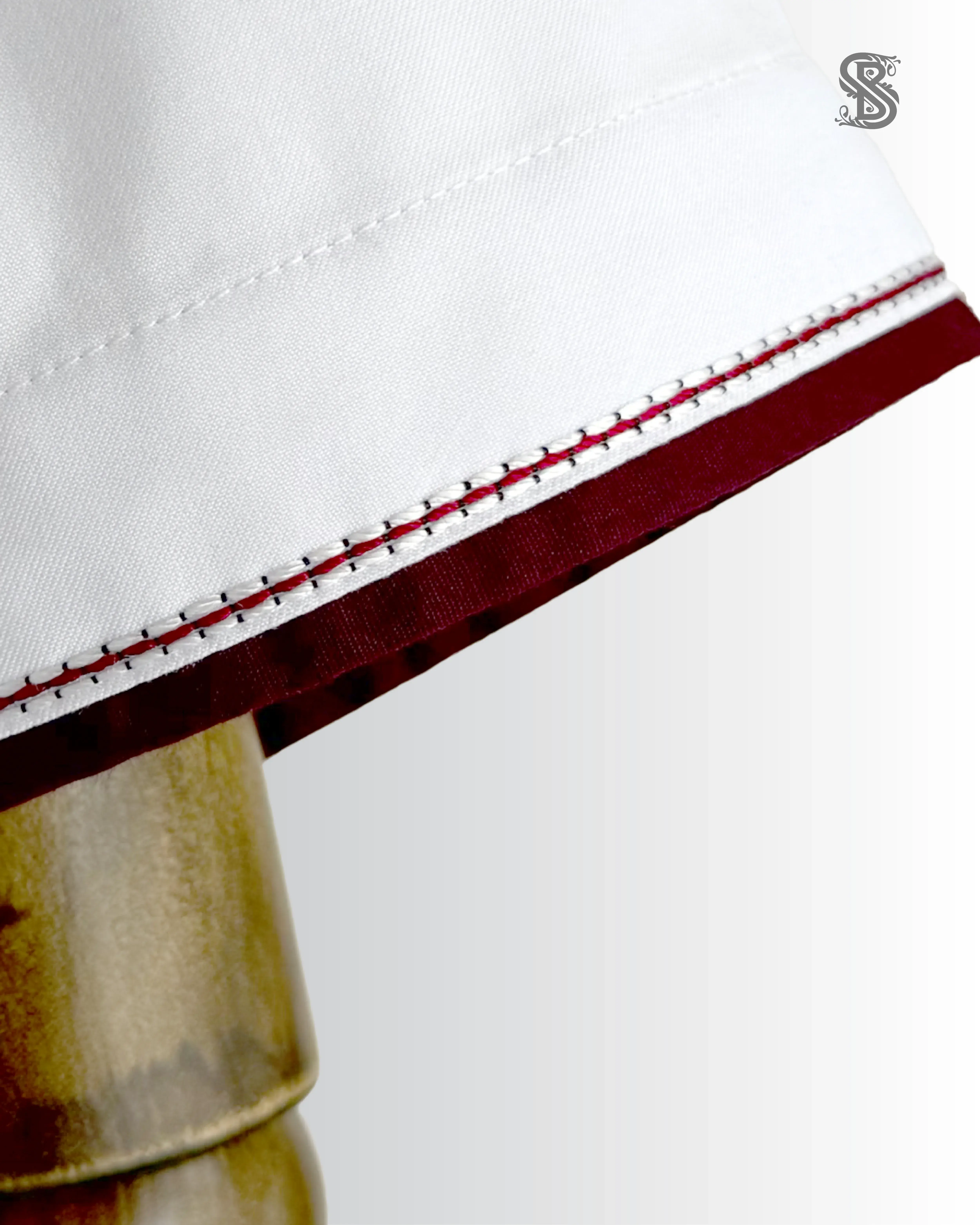 Kemeja White Monarch