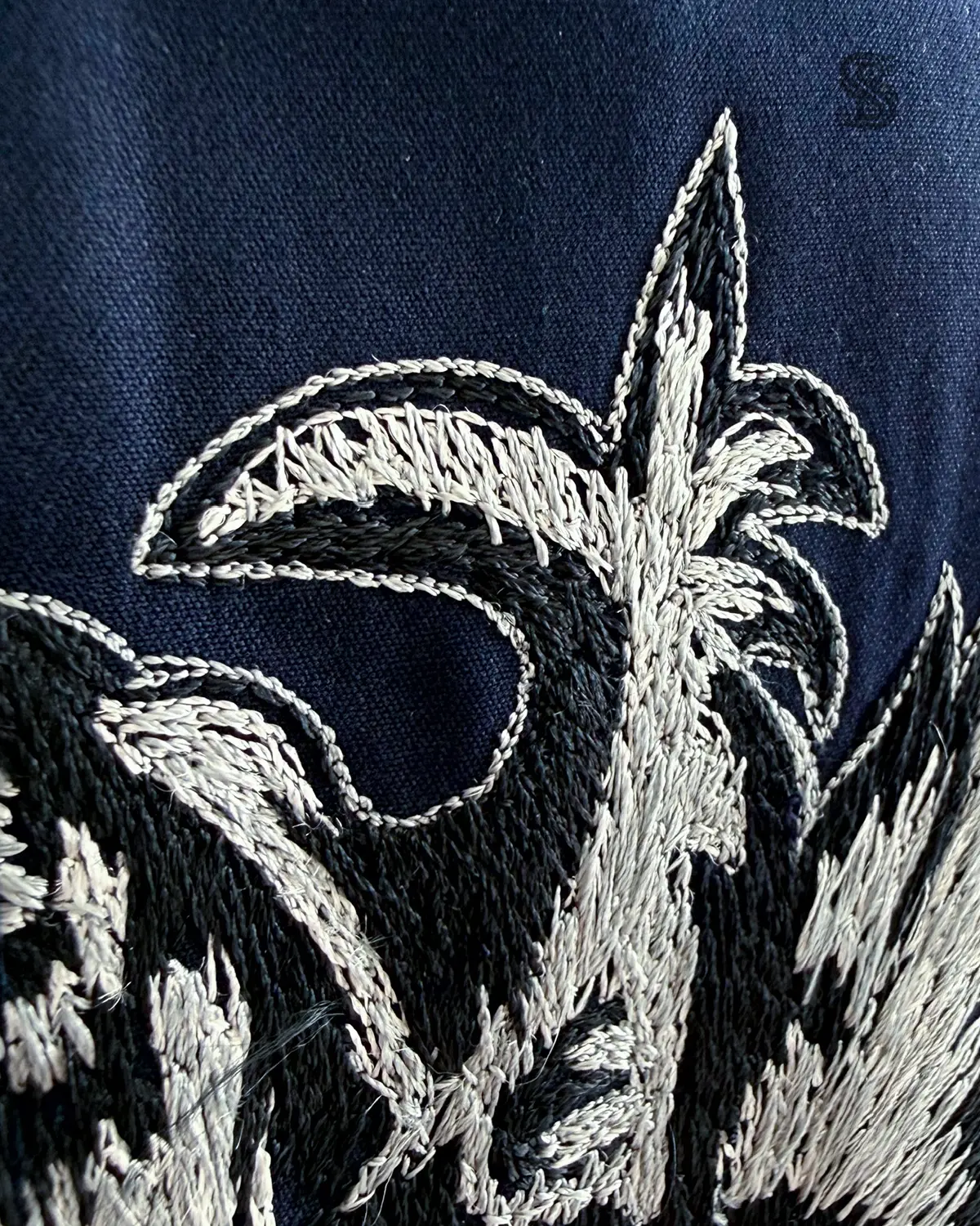 Kemeja Midnight Alpha