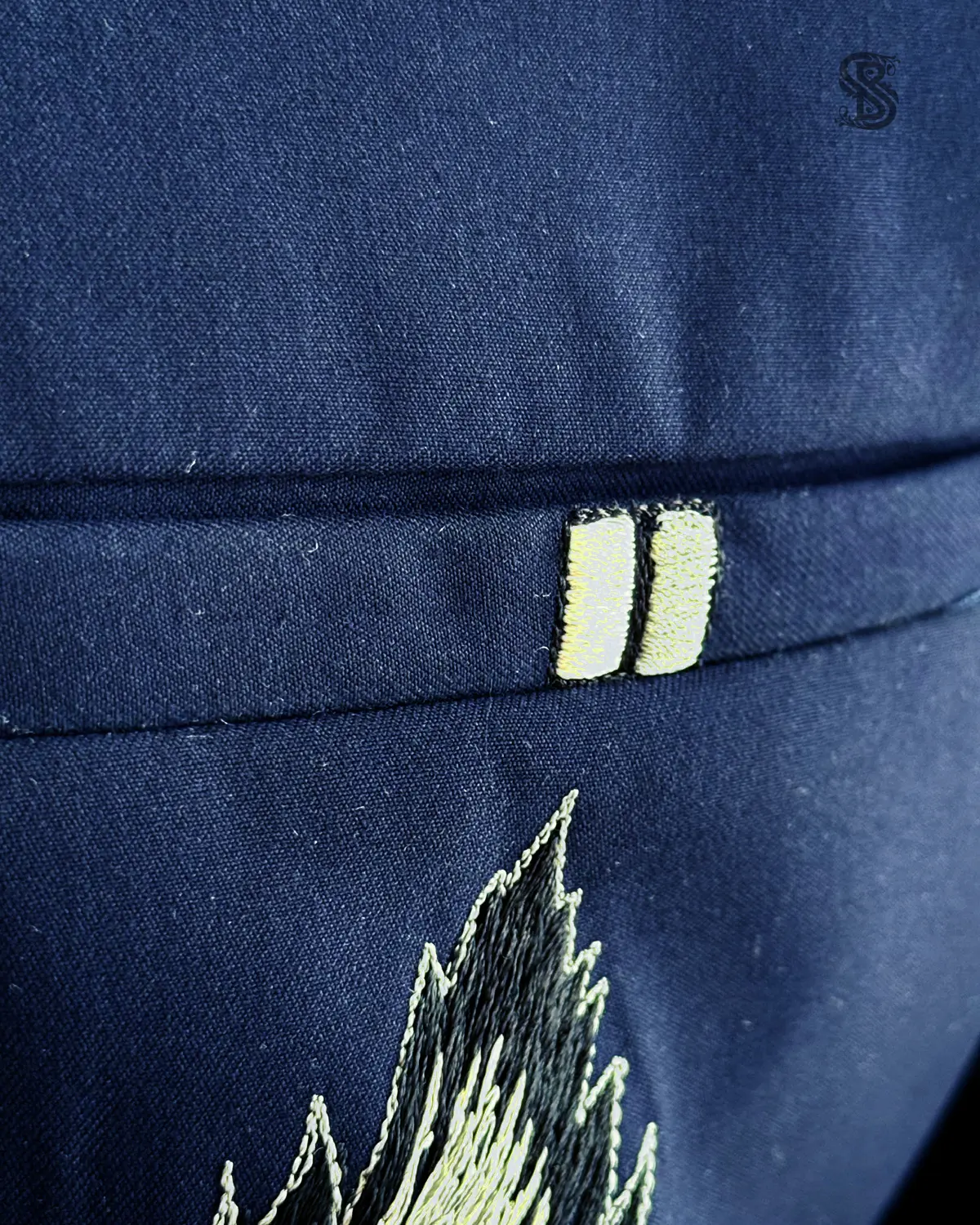 Kemeja Midnight Alpha