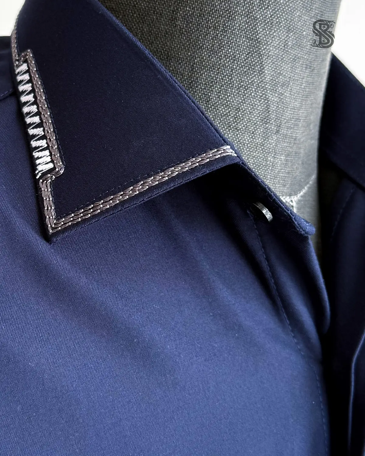 Kemeja Midnight Alpha