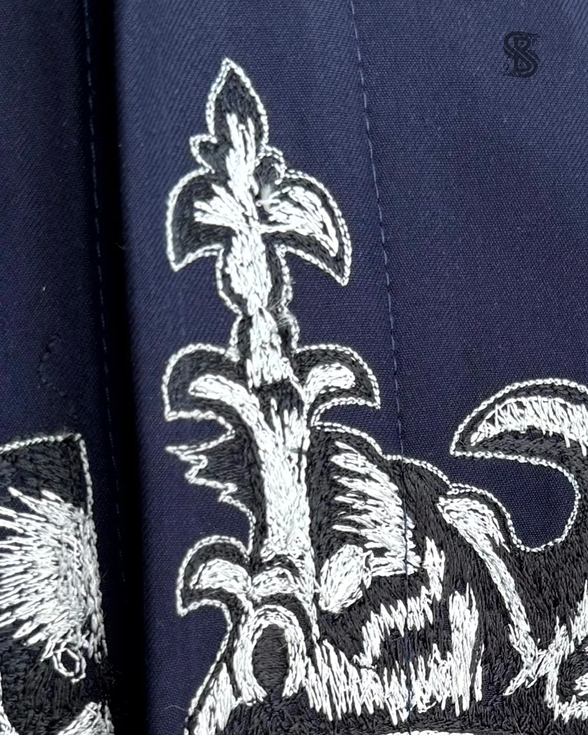 Kemeja Midnight Alpha