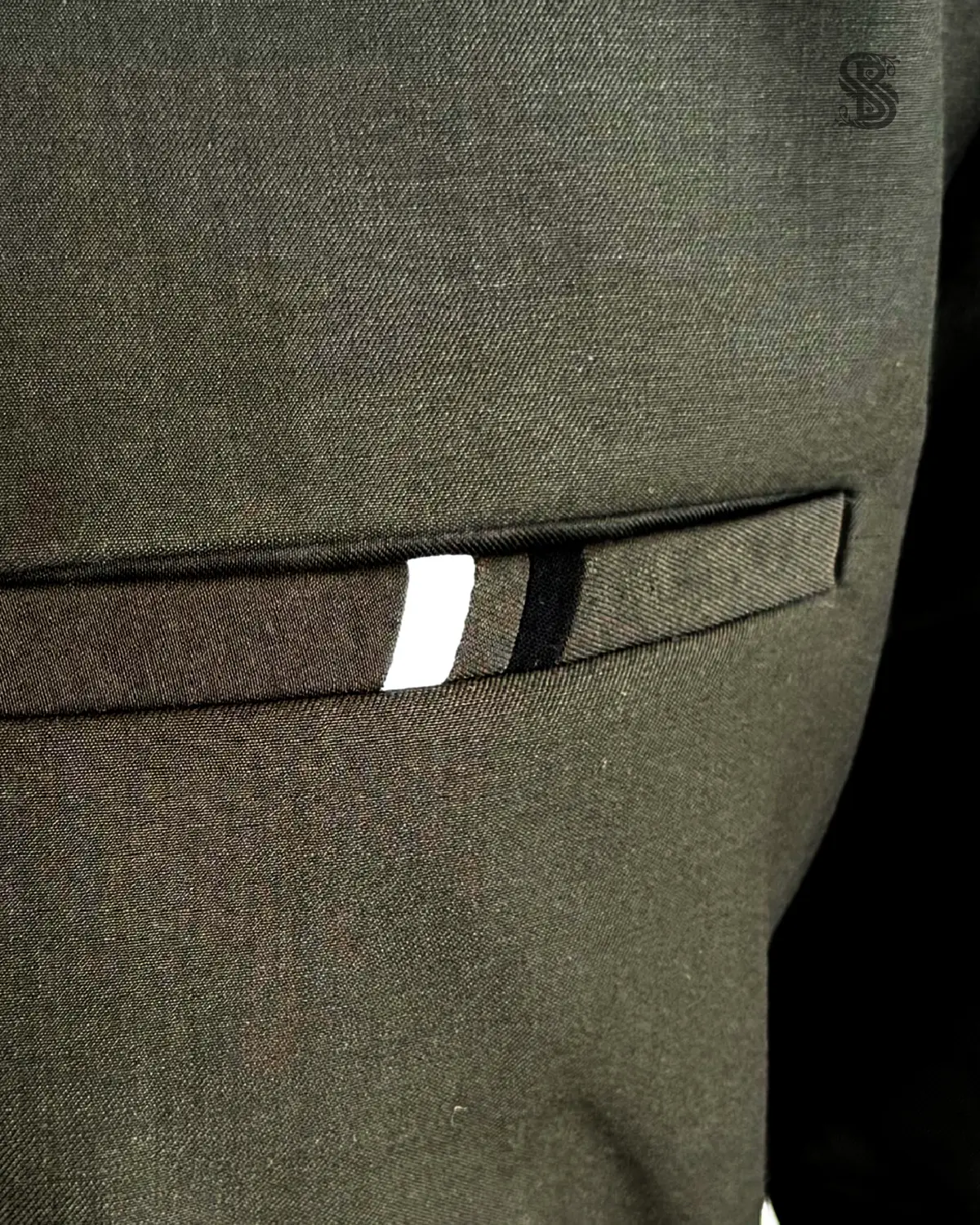 Kemeja Monochrome Velocity