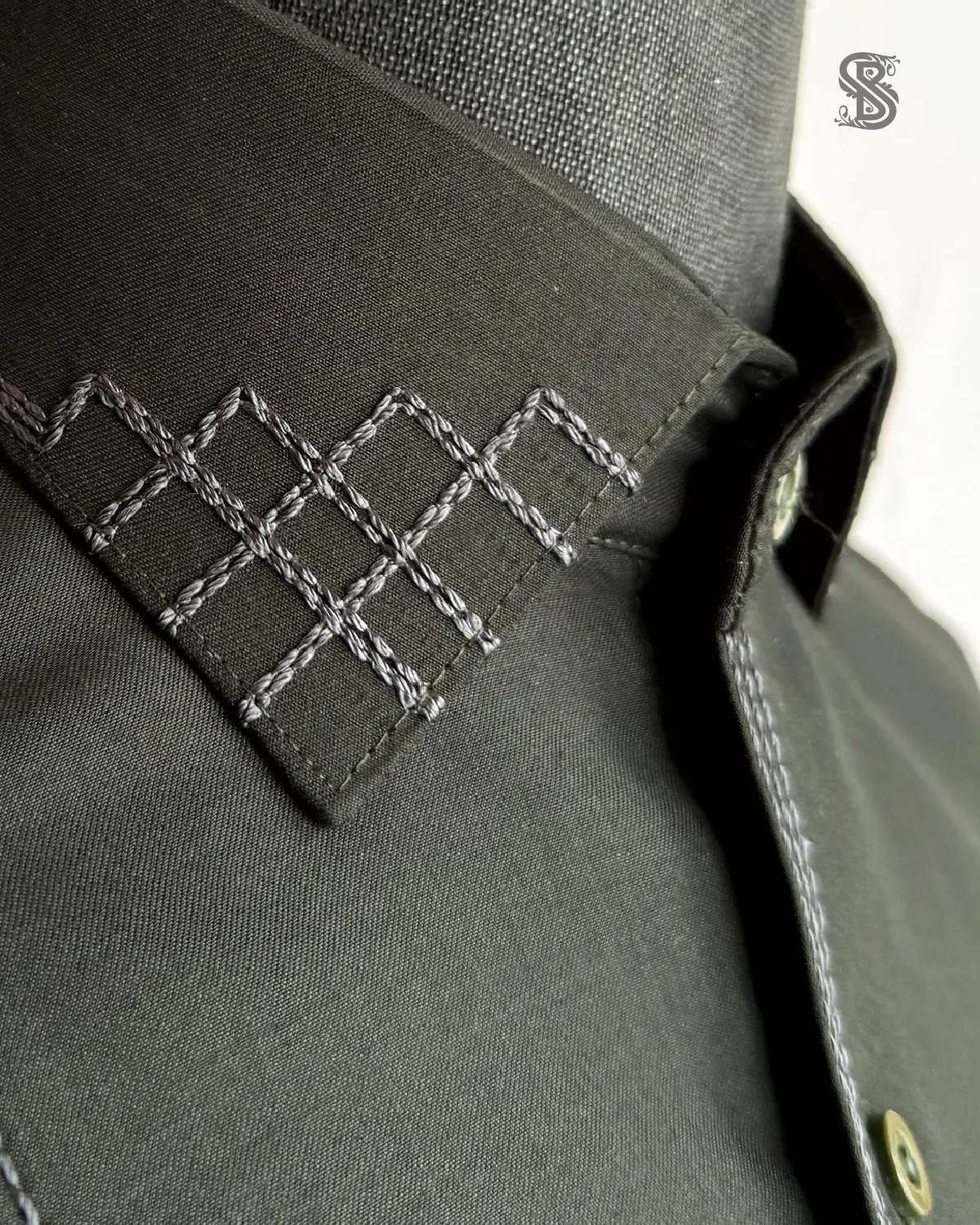 Kemeja Monochrome Velocity