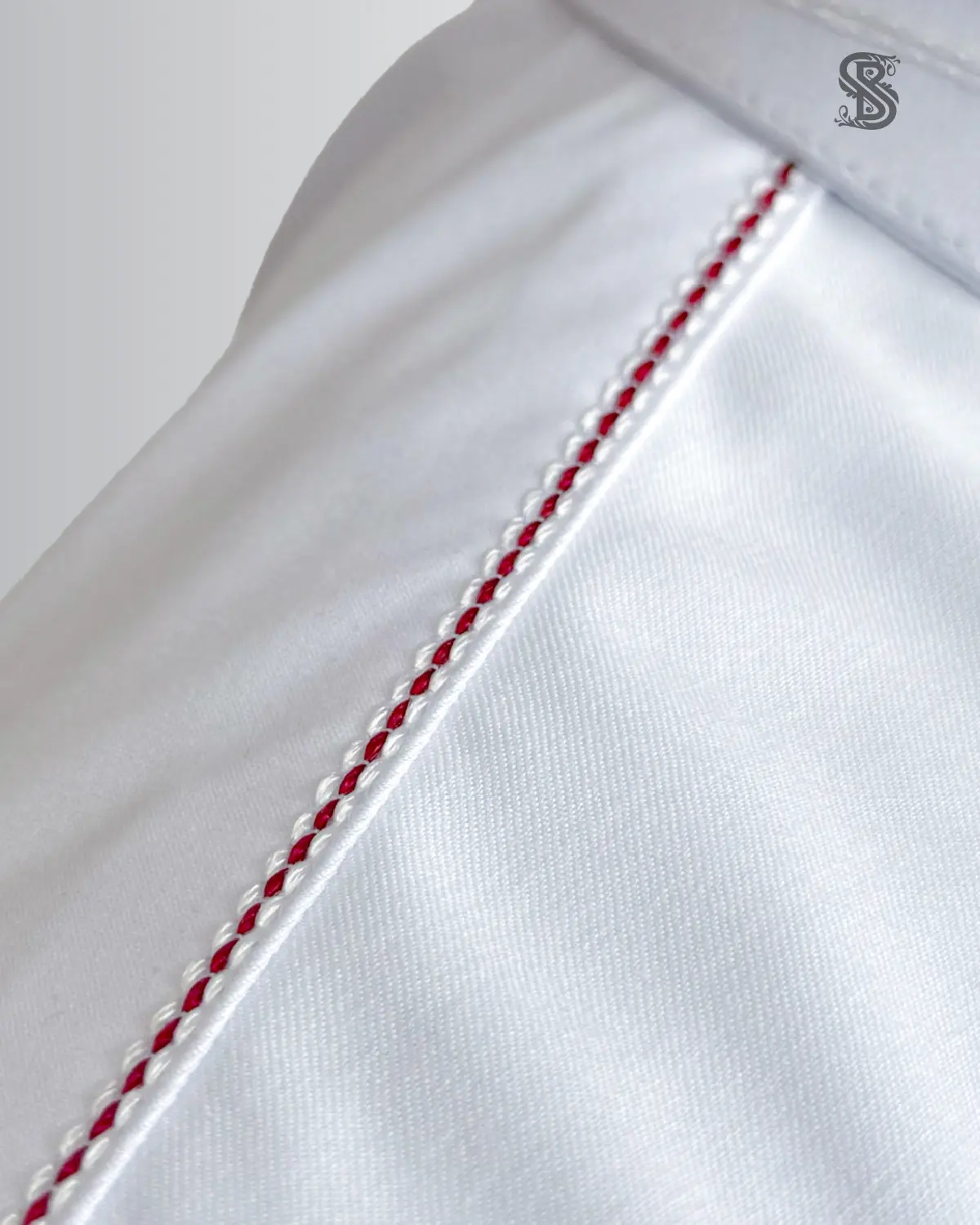 Kemeja White Monarch