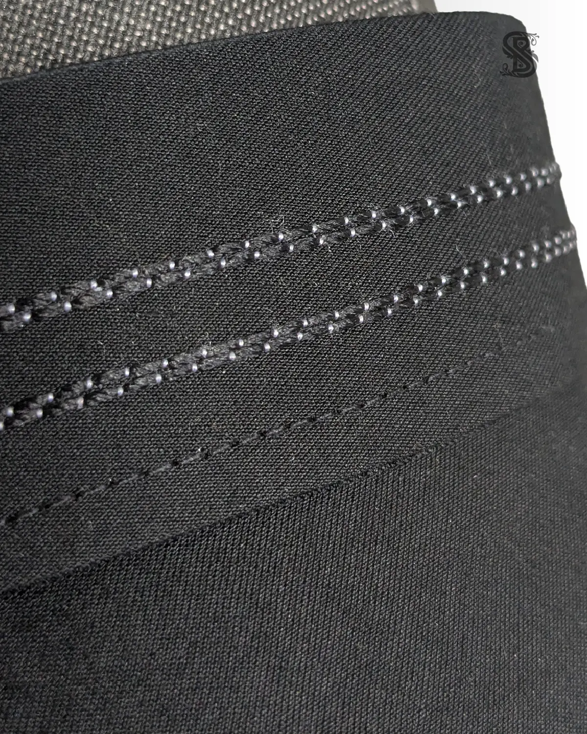 Black V-Line Executive