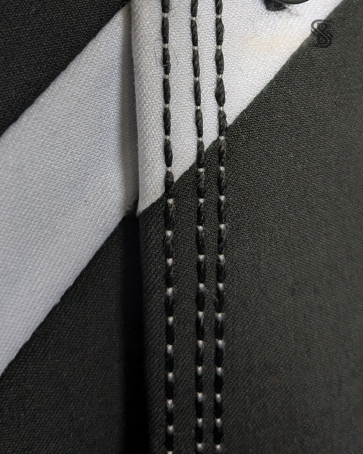 Black V-Line Executive