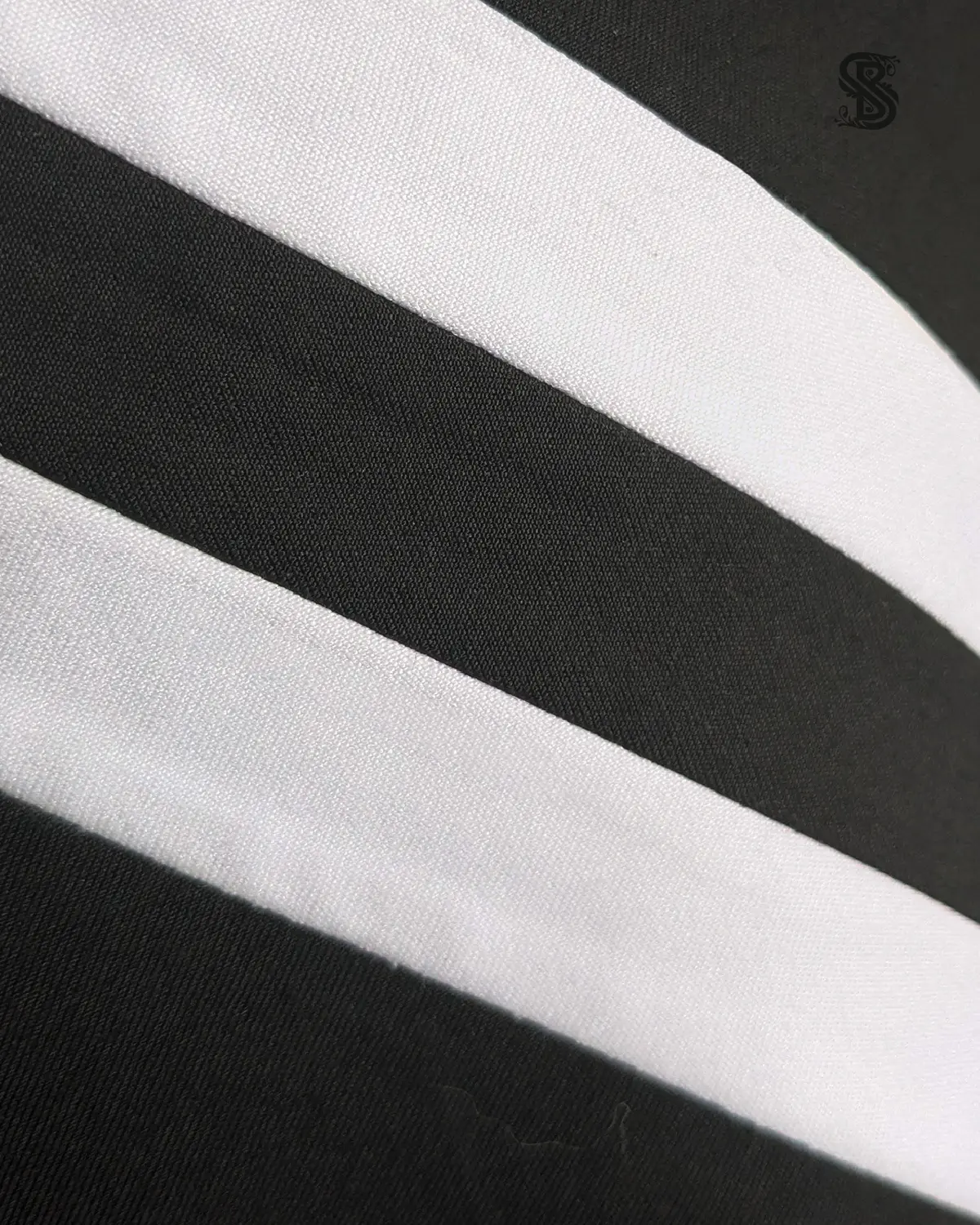 Black V-Line Executive