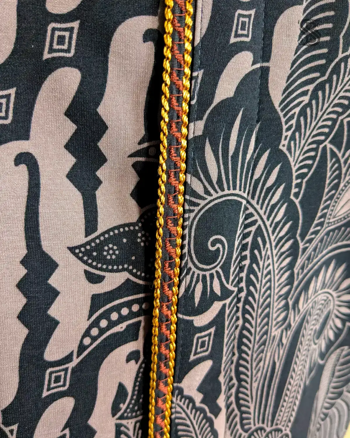 Batik Garuda Lembayung Hitam