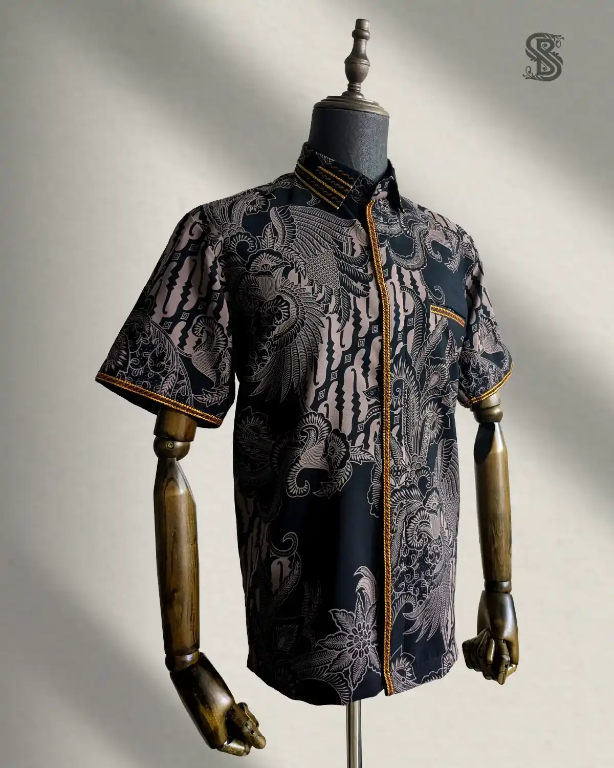 Batik Garuda Lembayung Hitam